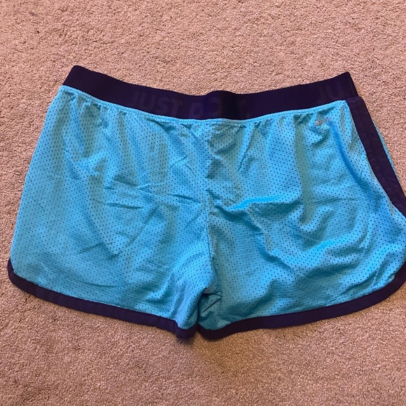 Women’s Nike running shorts - Picture 2 of 6
